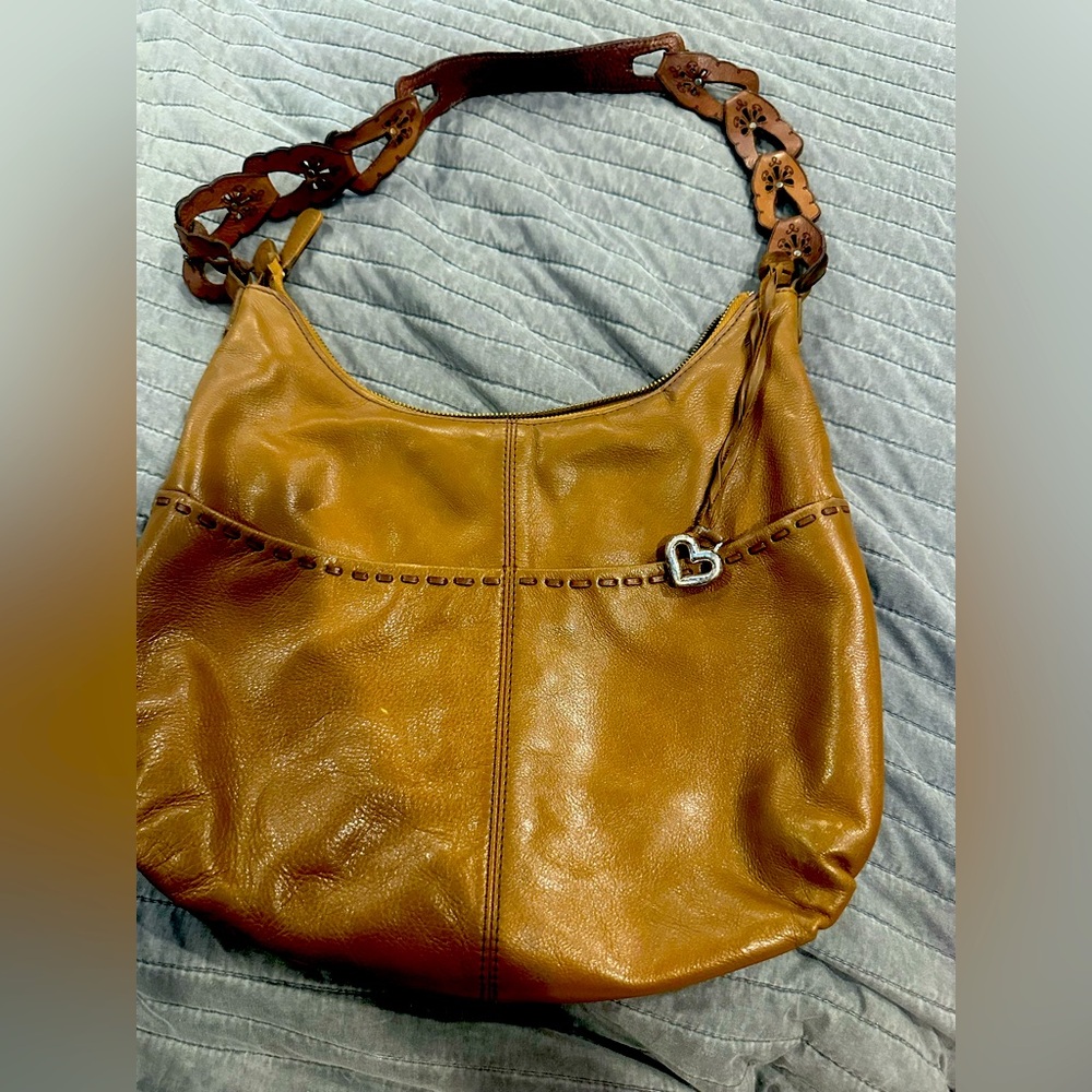 Brighton Hand Bag

Very used 

Brown Leather